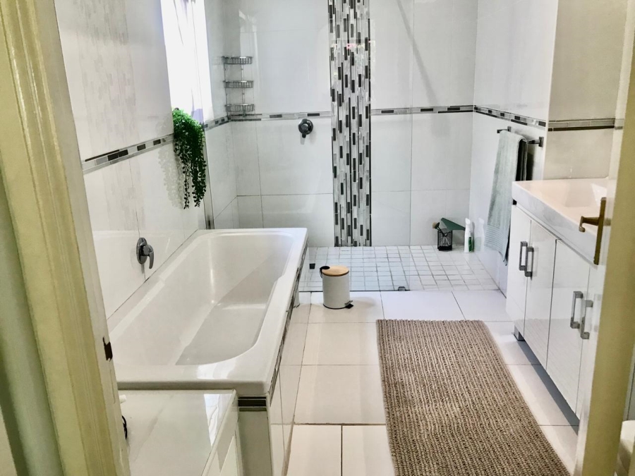 To Let 3 Bedroom Property for Rent in Craighall Park Gauteng