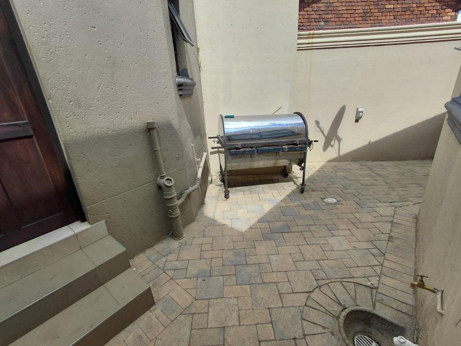 4 Bedroom Property for Sale in Roodekrans Gauteng