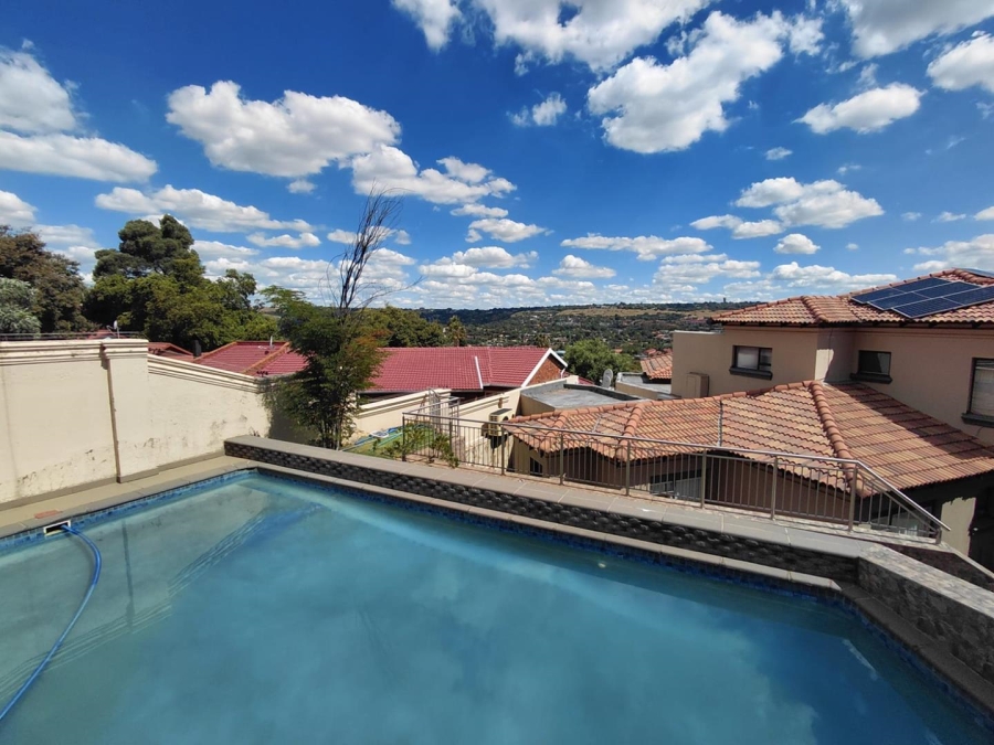 4 Bedroom Property for Sale in Roodekrans Gauteng