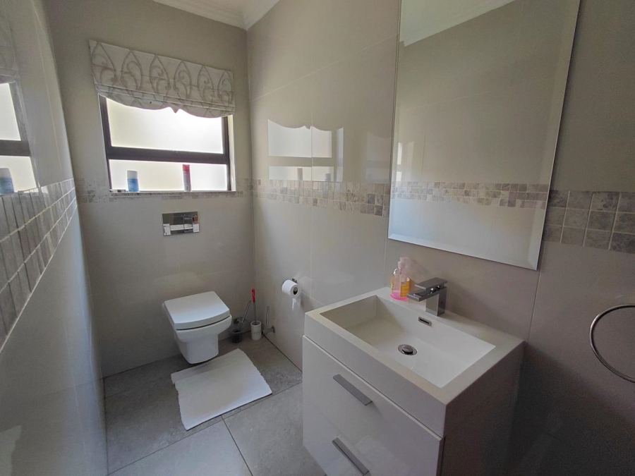 4 Bedroom Property for Sale in Roodekrans Gauteng