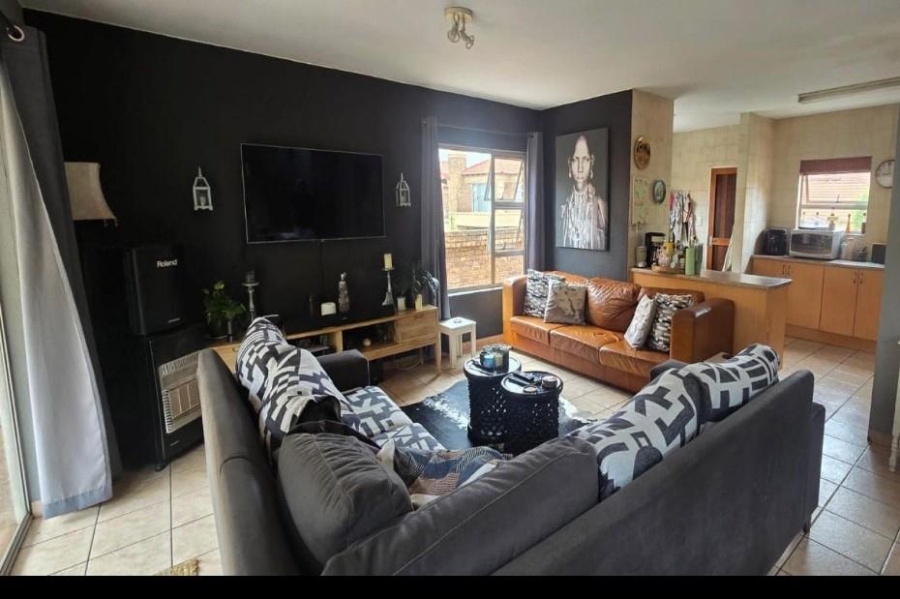 3 Bedroom Property for Sale in Glen Marais Gauteng