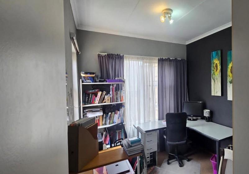 3 Bedroom Property for Sale in Glen Marais Gauteng