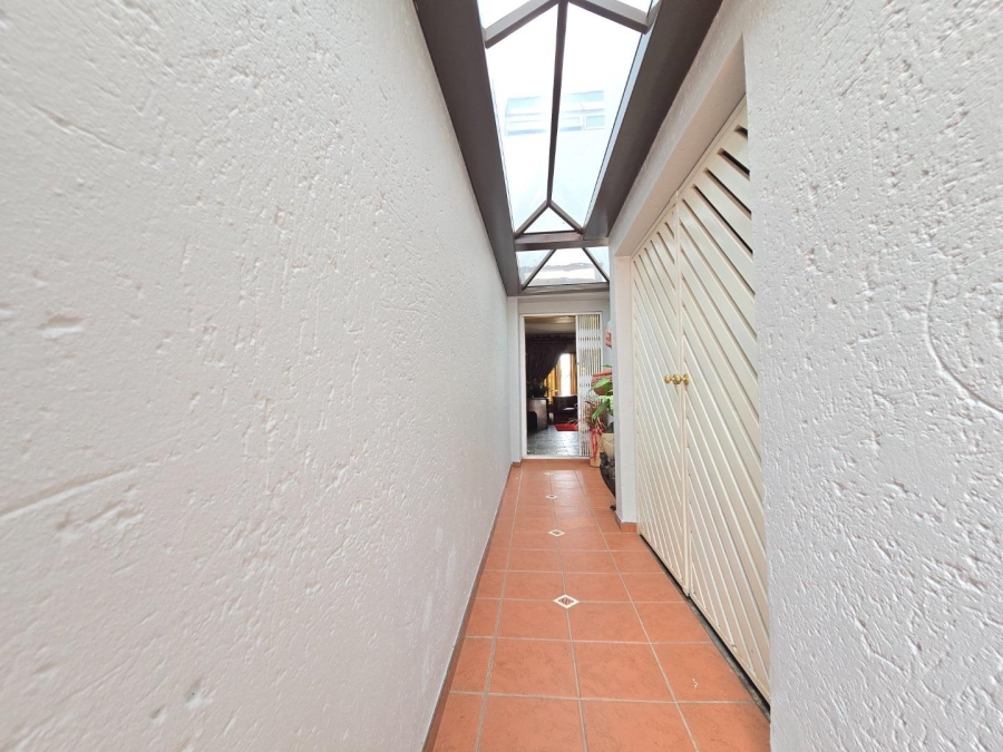 3 Bedroom Property for Sale in Glenvista Gauteng