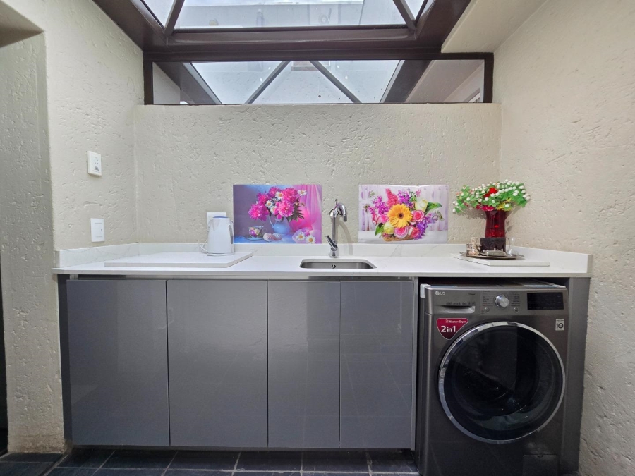 3 Bedroom Property for Sale in Glenvista Gauteng