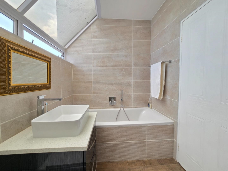 3 Bedroom Property for Sale in Glenvista Gauteng