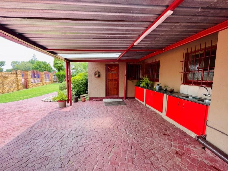 4 Bedroom Property for Sale in Brackenhurst Gauteng