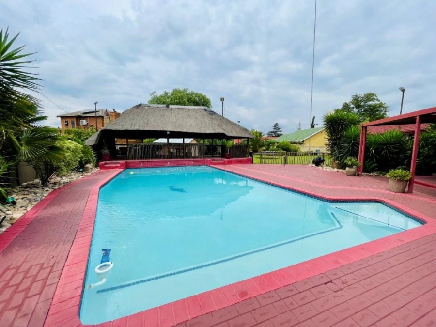 4 Bedroom Property for Sale in Brackenhurst Gauteng