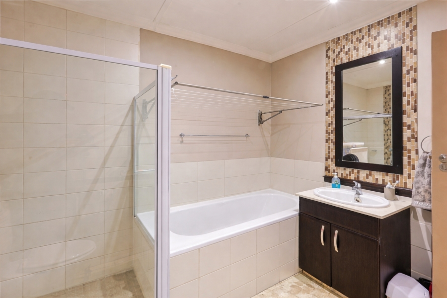 1 Bedroom Property for Sale in Rietvalleirand Gauteng