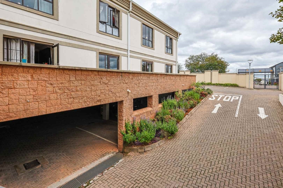 1 Bedroom Property for Sale in Rietvalleirand Gauteng