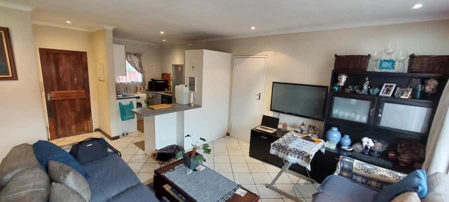 2 Bedroom Property for Sale in Rooihuiskraal Gauteng