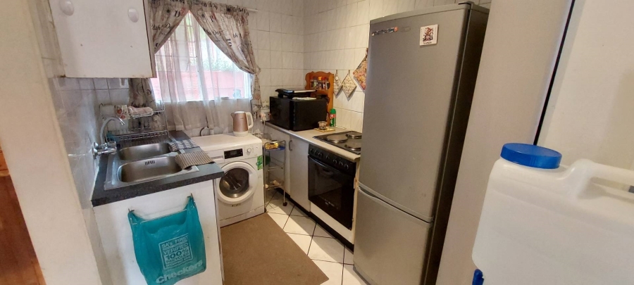 2 Bedroom Property for Sale in Rooihuiskraal Gauteng