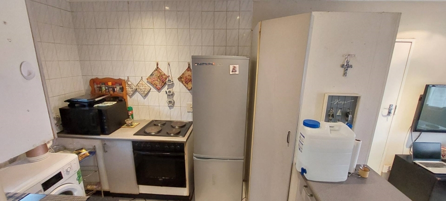 2 Bedroom Property for Sale in Rooihuiskraal Gauteng