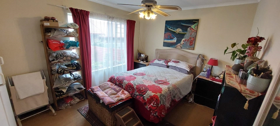 2 Bedroom Property for Sale in Rooihuiskraal Gauteng