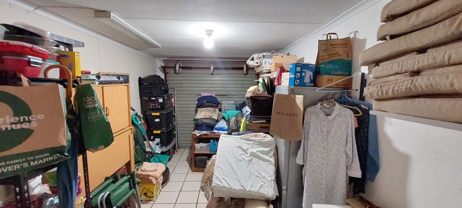 2 Bedroom Property for Sale in Rooihuiskraal Gauteng