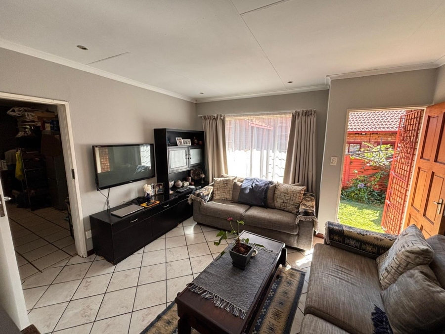 2 Bedroom Property for Sale in Rooihuiskraal Gauteng
