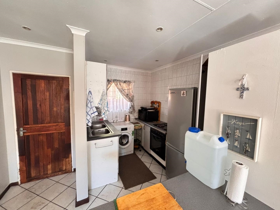 2 Bedroom Property for Sale in Rooihuiskraal Gauteng