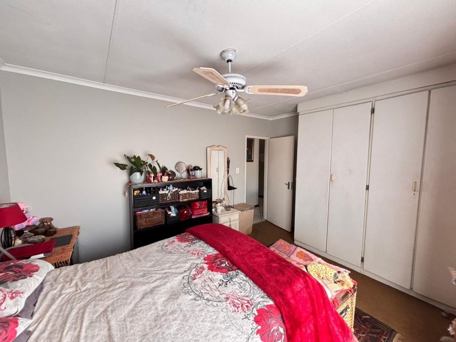 2 Bedroom Property for Sale in Rooihuiskraal Gauteng