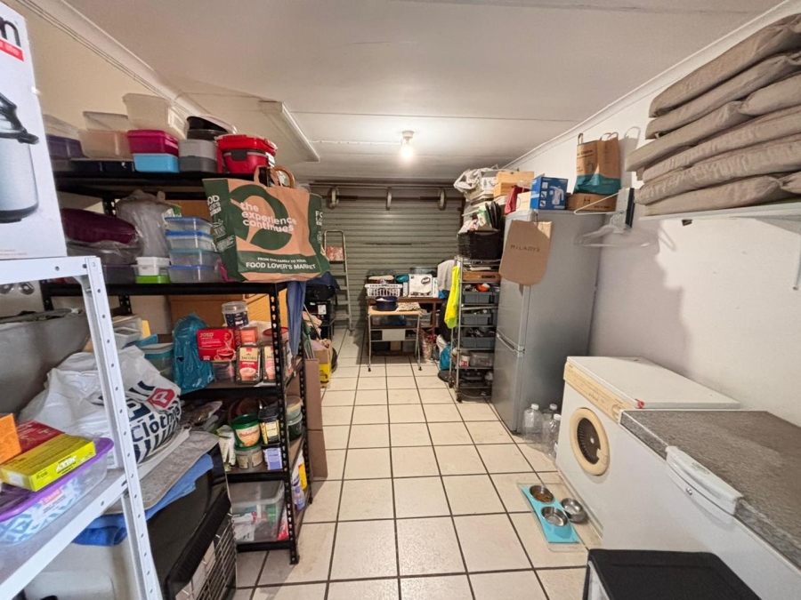 2 Bedroom Property for Sale in Rooihuiskraal Gauteng