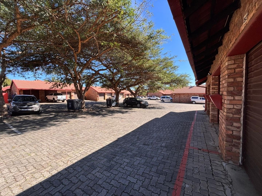 2 Bedroom Property for Sale in Rooihuiskraal Gauteng