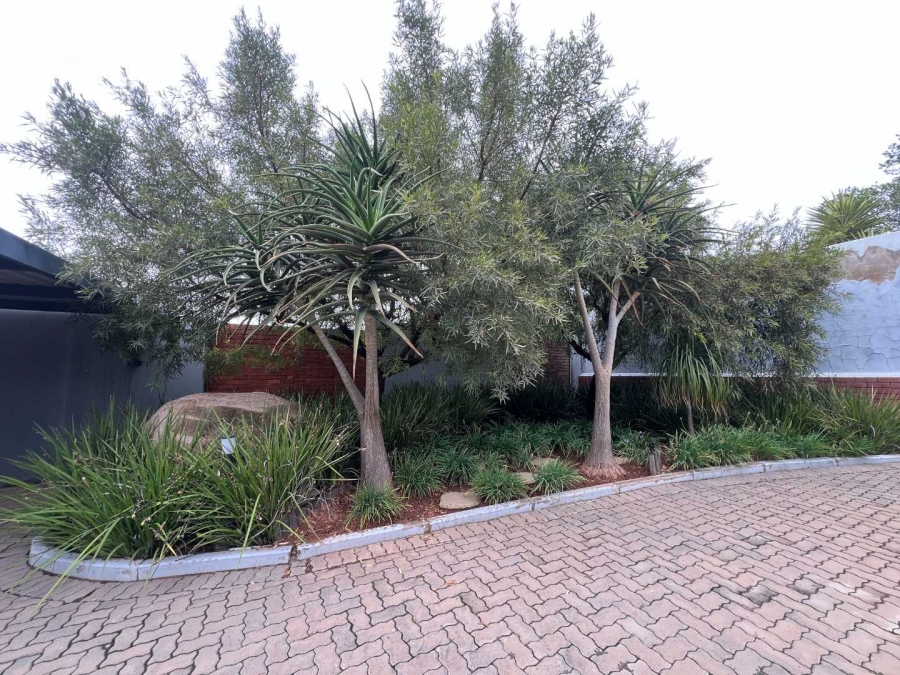 To Let 1 Bedroom Property for Rent in Lonehill Gauteng