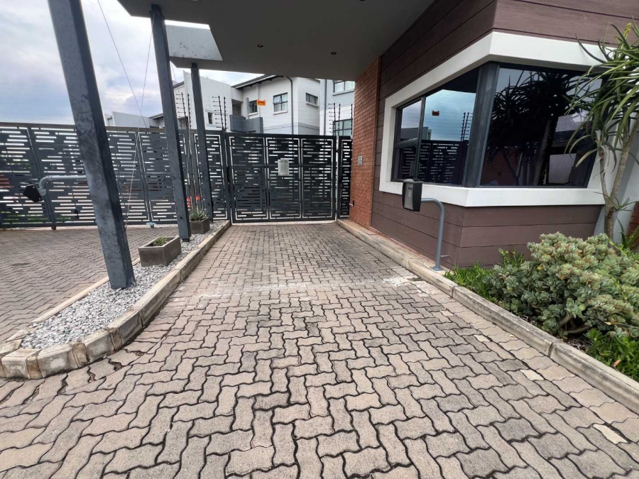 To Let 1 Bedroom Property for Rent in Lonehill Gauteng