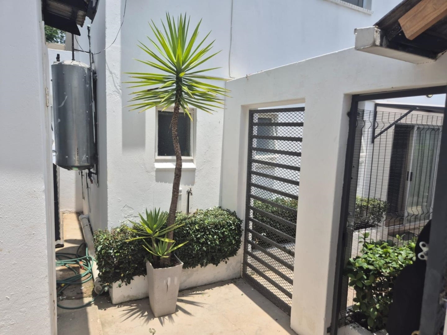 To Let 2 Bedroom Property for Rent in Parktown North Gauteng