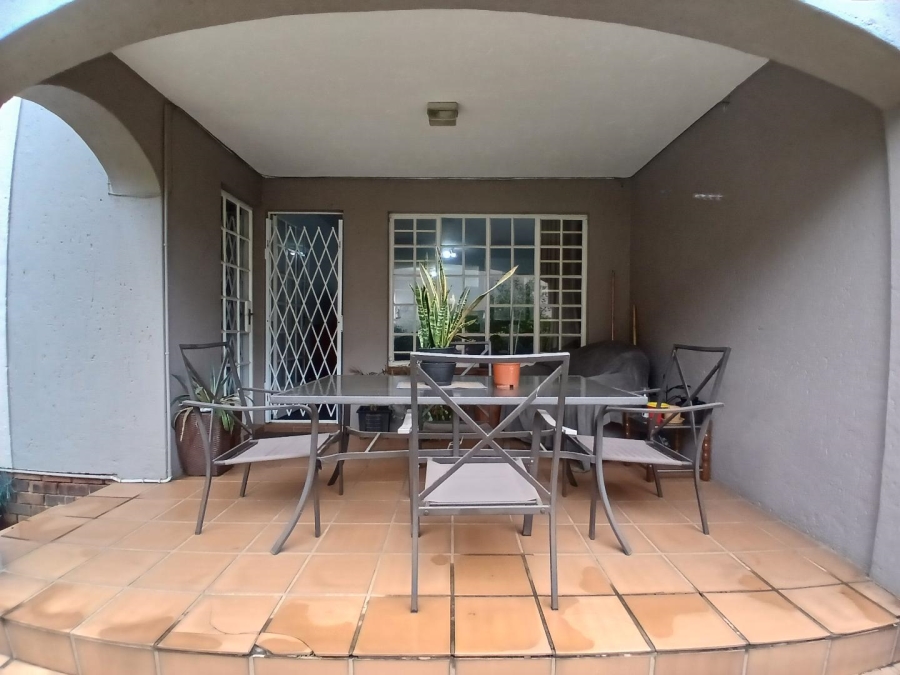 2 Bedroom Property for Sale in Lambton Gauteng