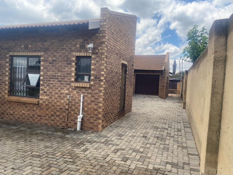 3 Bedroom Property for Sale in Klippoortje Gauteng