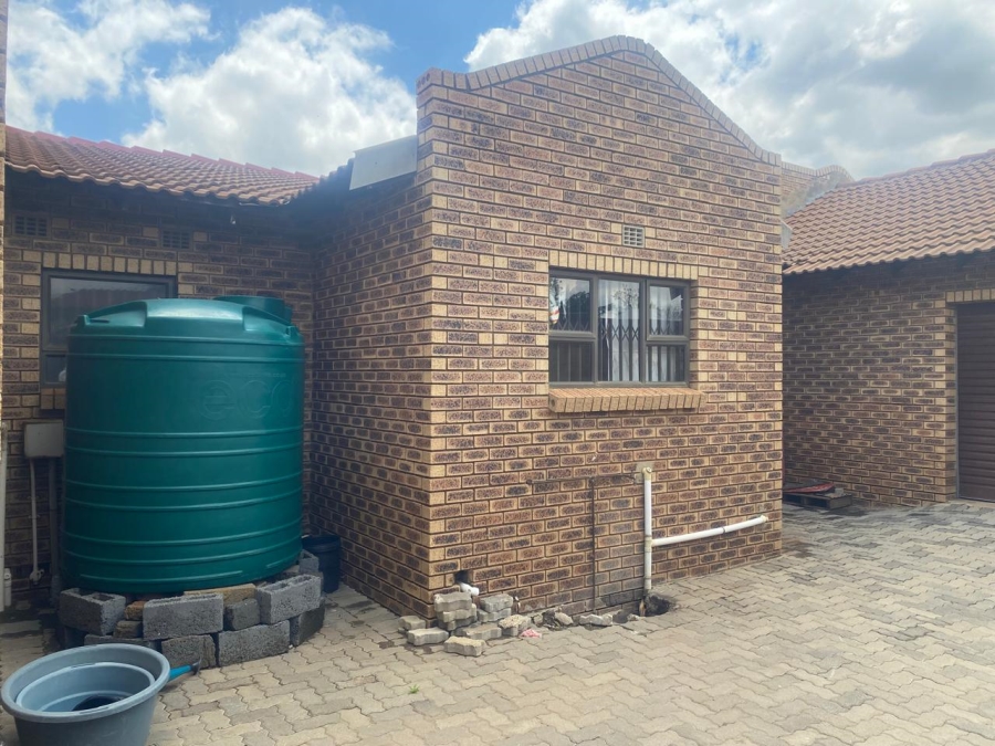 3 Bedroom Property for Sale in Klippoortje Gauteng