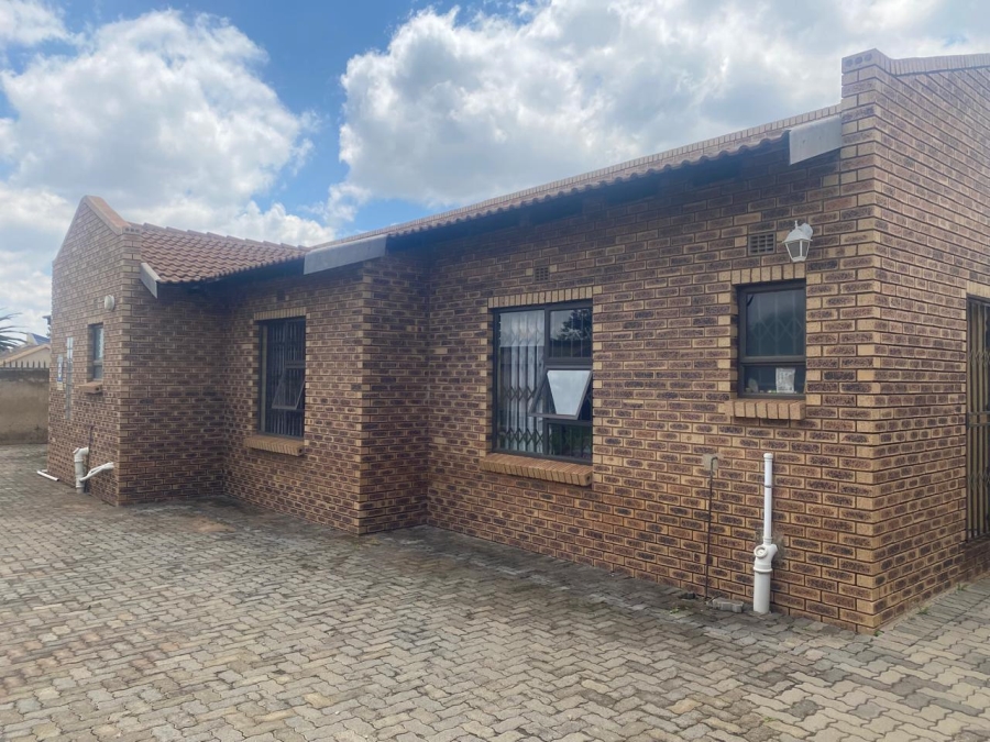 3 Bedroom Property for Sale in Klippoortje Gauteng