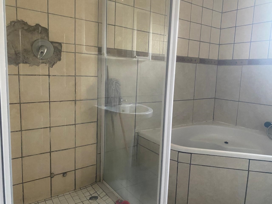 3 Bedroom Property for Sale in Klippoortje Gauteng