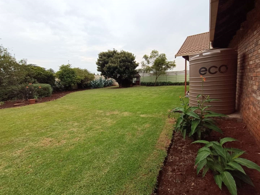 4 Bedroom Property for Sale in Zwartkop Gauteng