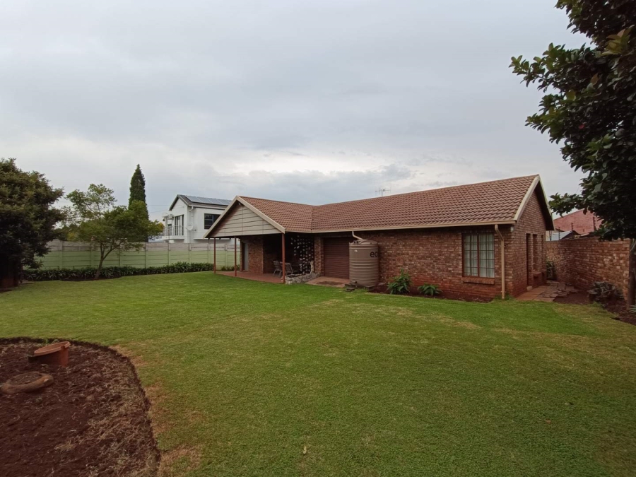 4 Bedroom Property for Sale in Zwartkop Gauteng