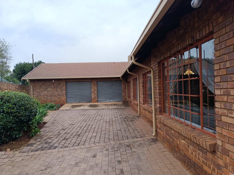4 Bedroom Property for Sale in Zwartkop Gauteng
