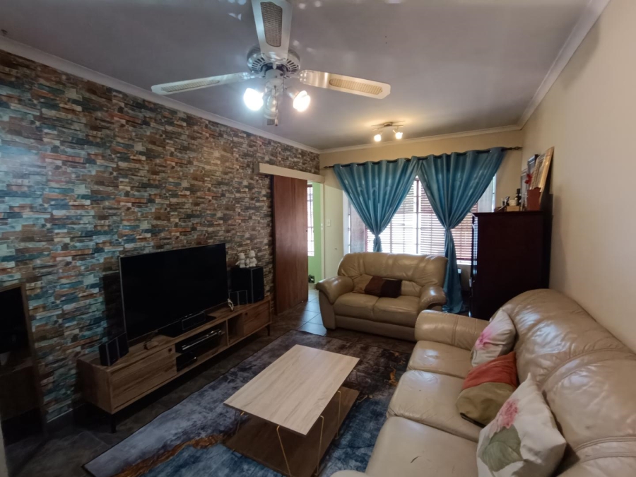 4 Bedroom Property for Sale in Zwartkop Gauteng