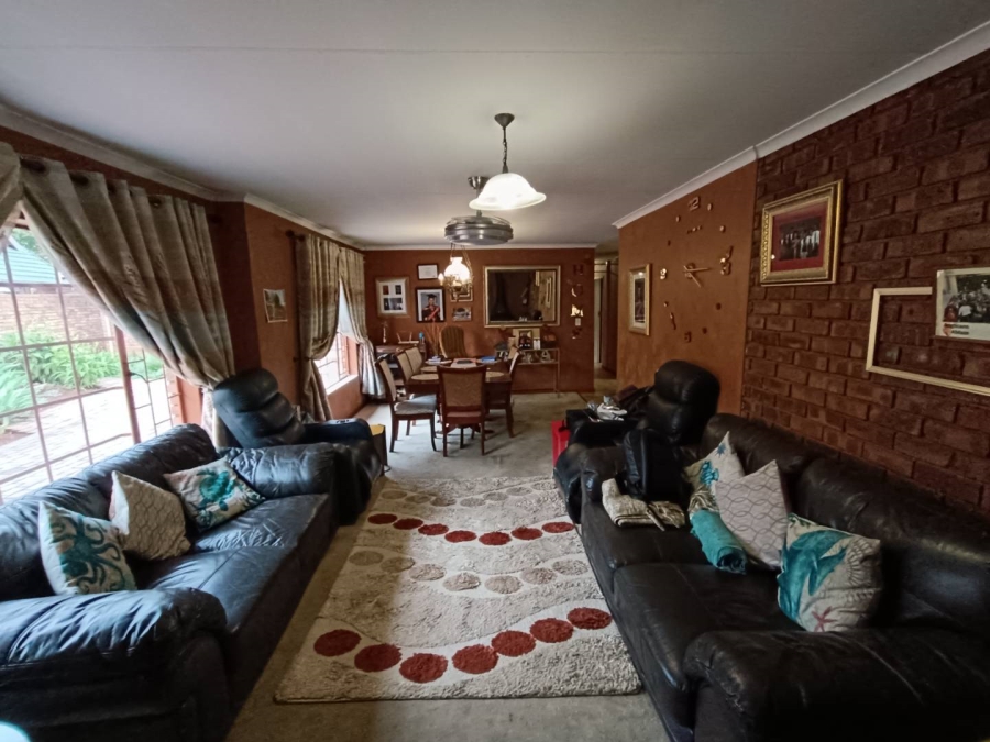 4 Bedroom Property for Sale in Zwartkop Gauteng