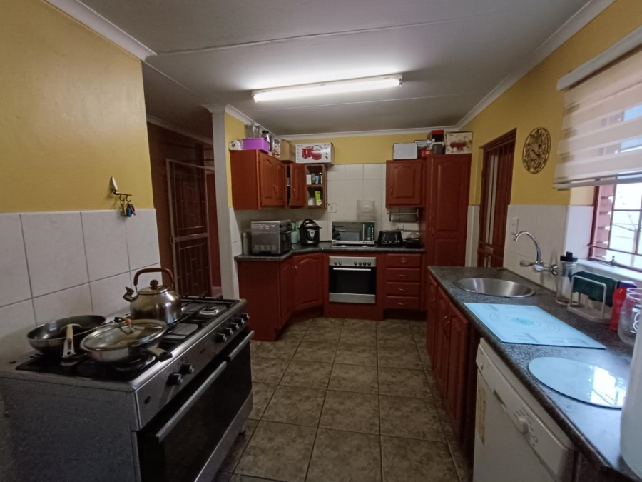 4 Bedroom Property for Sale in Zwartkop Gauteng