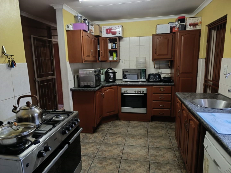 4 Bedroom Property for Sale in Zwartkop Gauteng
