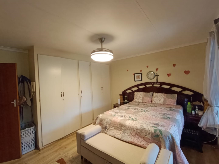 4 Bedroom Property for Sale in Zwartkop Gauteng