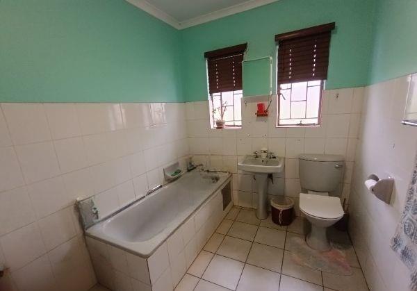 4 Bedroom Property for Sale in Zwartkop Gauteng