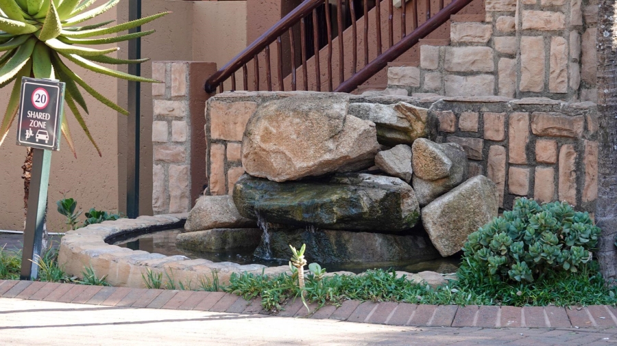 To Let 1 Bedroom Property for Rent in Douglasdale Gauteng