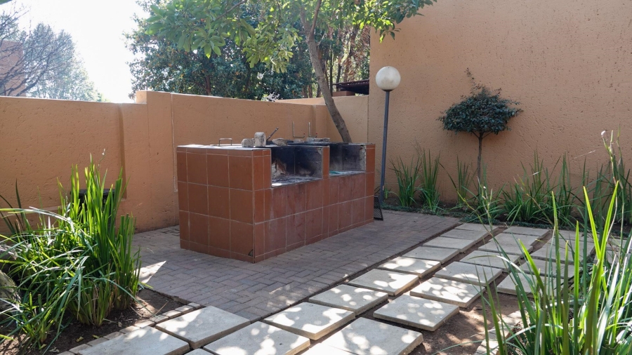 To Let 1 Bedroom Property for Rent in Douglasdale Gauteng