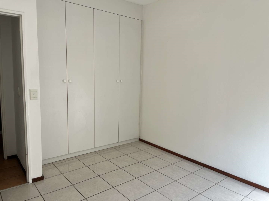 To Let 1 Bedroom Property for Rent in Douglasdale Gauteng