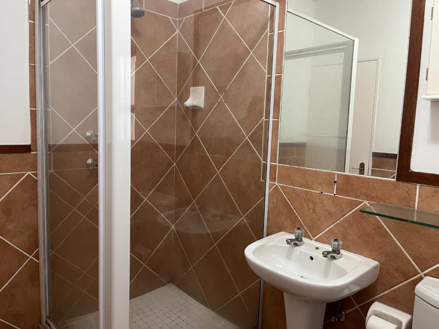 To Let 1 Bedroom Property for Rent in Douglasdale Gauteng