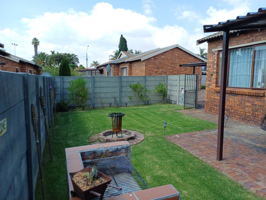 2 Bedroom Property for Sale in Florida Gauteng