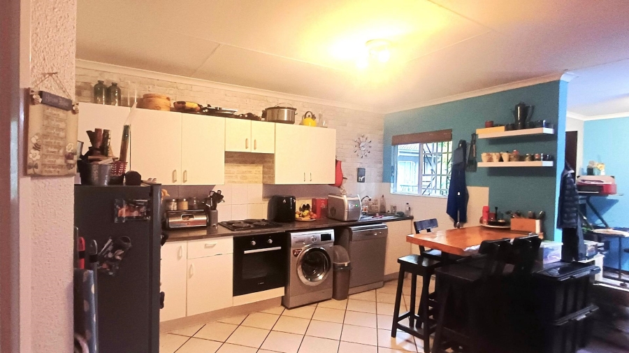 2 Bedroom Property for Sale in Bromhof Gauteng