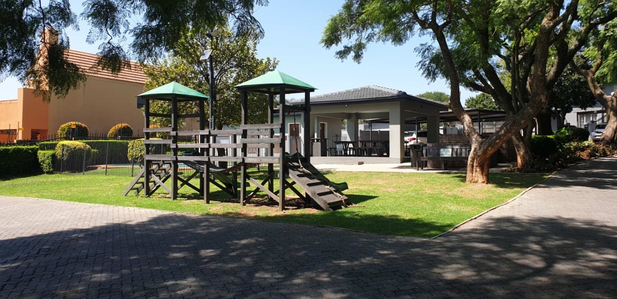 2 Bedroom Property for Sale in Bromhof Gauteng