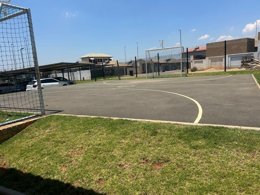 2 Bedroom Property for Sale in Clayville Gauteng