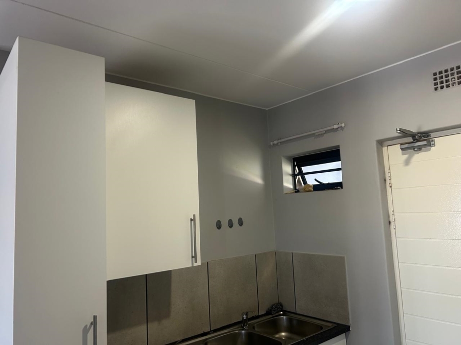 2 Bedroom Property for Sale in Clayville Gauteng