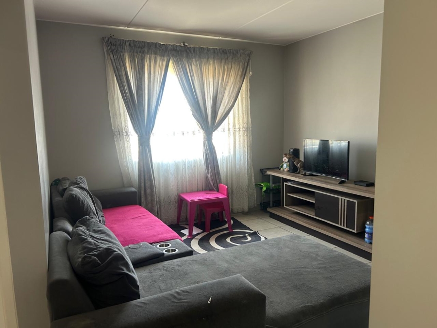 2 Bedroom Property for Sale in Clayville Gauteng